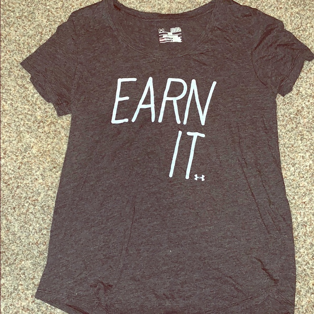 Loose fit Under Armour graphic shirt